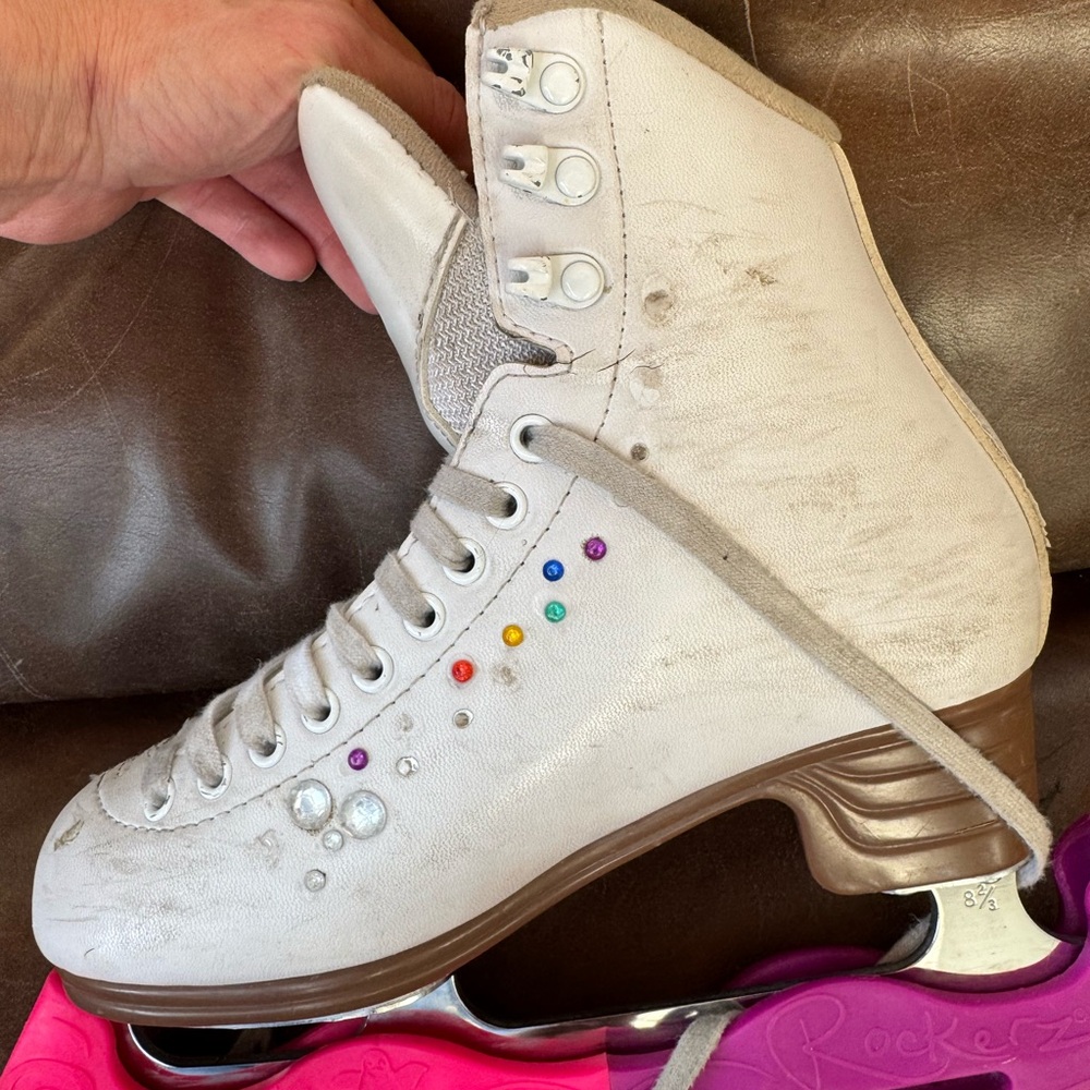 JACKSON Women's Cream Ice Skates with Pink Guards - Picture 3 of 8